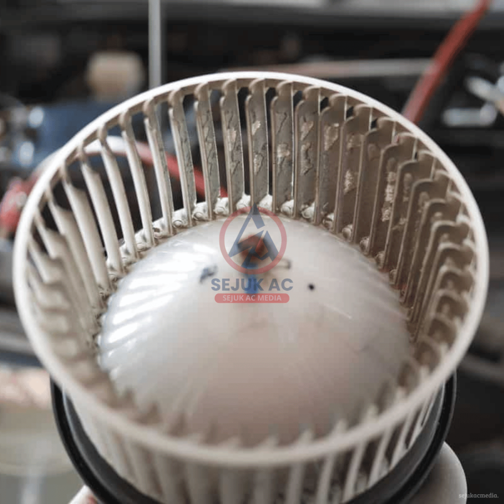 AC Mobil Hanya Keluar Angin