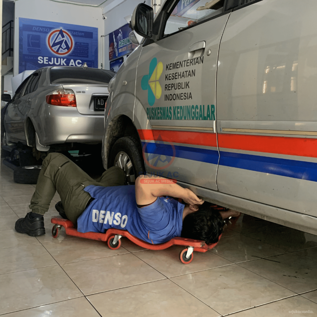 Bunyi gluduk gluduk pada roda depan mobil