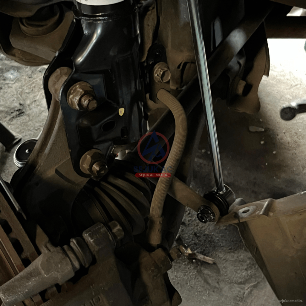 Tie Rod Mobil Rusak