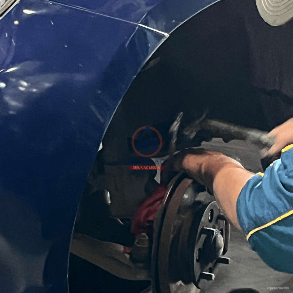 Bunyi gluduk gluduk pada roda depan mobil