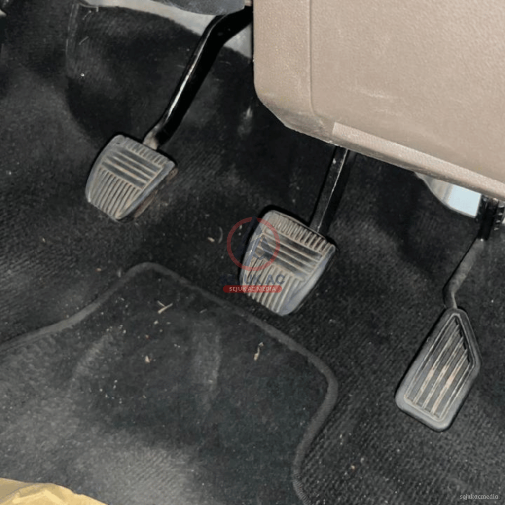 Rem Mobil Bunyi Berdecit