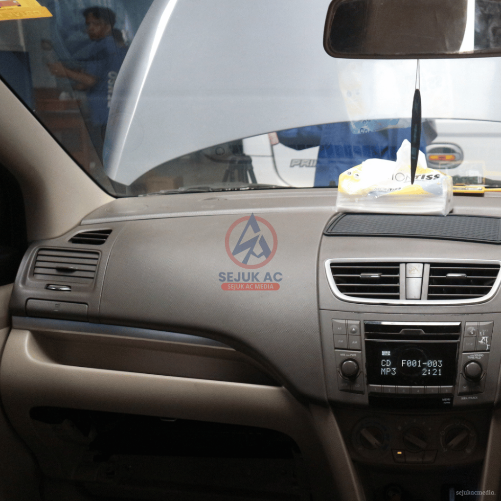 AC mobil panas dan hanya keluar angin