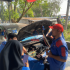 Asap putih keluar dari kap mesin.
