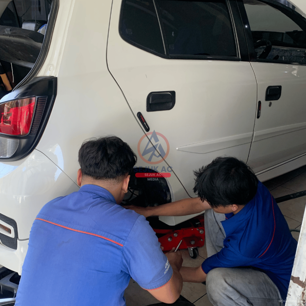 Kunci kontak mobil macet tidak bisa diputar
