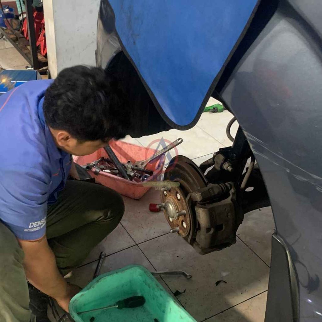 komponen kaki kaki mobil.