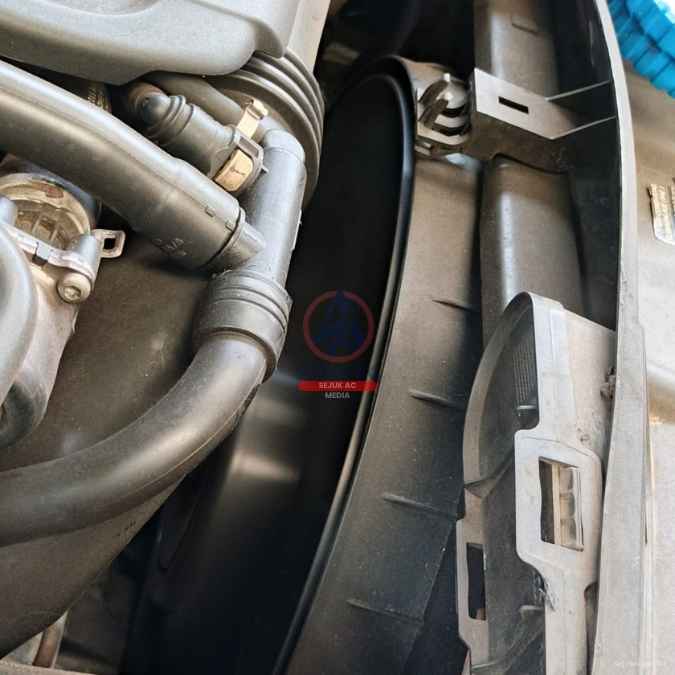 pembersihan blower ac mobil di bengkel ac mobil ngawi sejuk ngawi