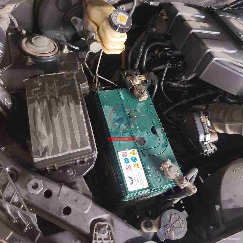 pemeriksaan fungsi aki mobil di bengkel mobil ngawi
