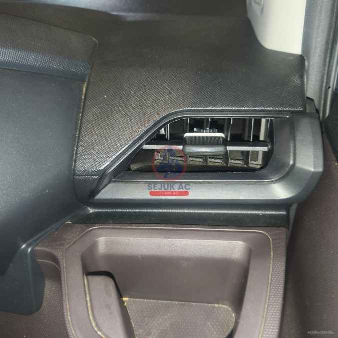pemeriksaan kebersihan sirkulasi ac mobil di bengkel ac mobil ngawi sejuk ngawi