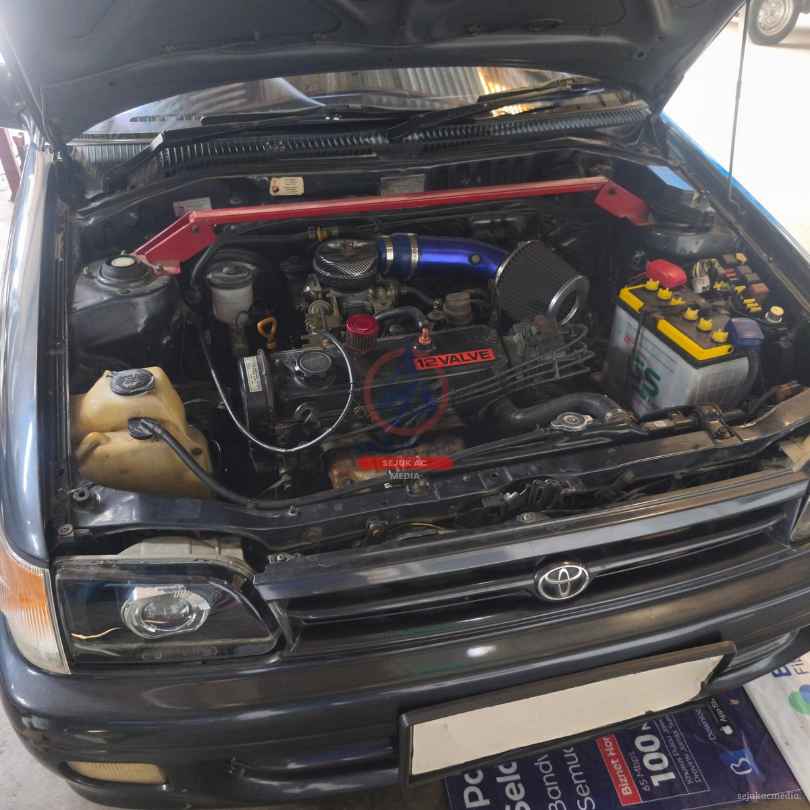 penyebab busi mobil hitam dan basah